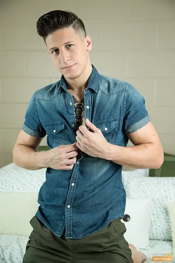 Dalton Riley Muscoloso in Trio Anale Gay Hardcore
