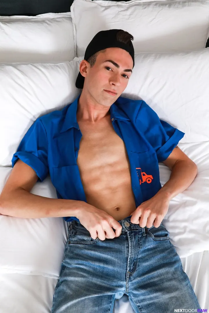 Encontro Anal Selvagem no Hotel com Ryder Owens e Tristan West 3