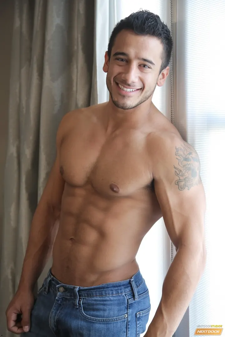 Amador Kayden Andrews Exibe Abs e Bate Punheta 4