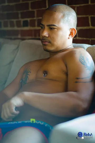 Rob předvádí sexy spodní prádlo a masturbuje