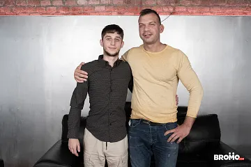 Bromo: Denny Chris Johnny Explicitní Galerie