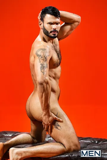Jean Franko & Francois Sagat Kaslı Gay Seks Bankta – fotoğraf 3 / 17