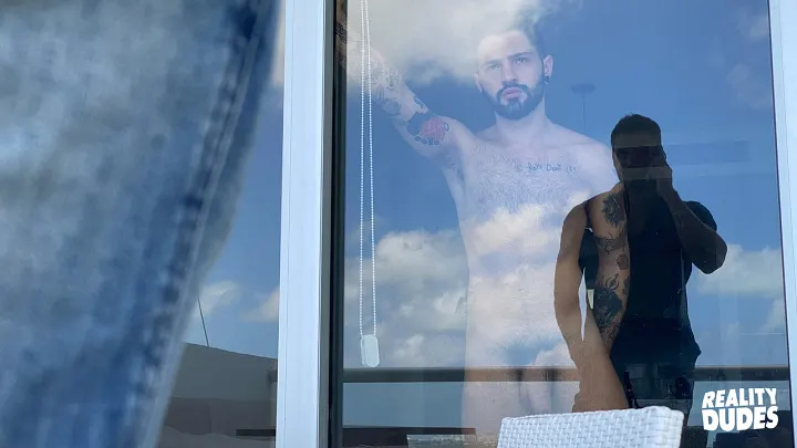 Igor Lucios et Kyle Fox dans des photos chaudes de Reality Dudes 1