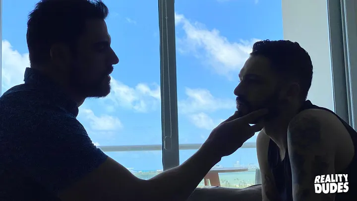 Igor Lucios et Kyle Fox dans des photos chaudes de Reality Dudes 4
