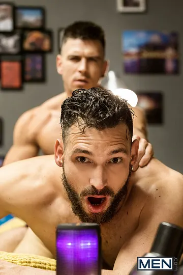 Paddy O'Brian & Enzo Rimenez Koltukta Bareback Seks – fotoğraf 8 / 17