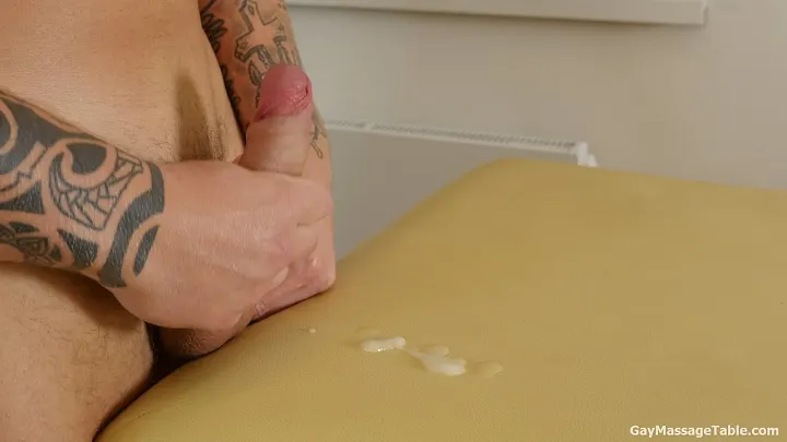 Luke Ward Massaggia & Scopa Il Culo Rotondo Di Ryan Cage 17