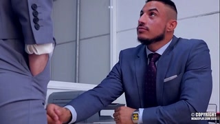 Klein Kerr Fode Lukas Daken Para Vencer Competição do Escritório