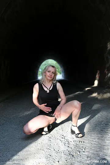 Martina Sinblond a Milan Nowak 4K CFNM scéna – fotka 3 z 21