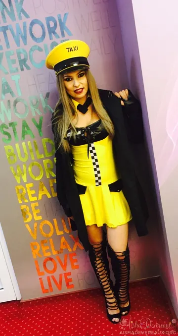 Babe British Aisha Devereaux Menggoda Seragam dan Kasut Hak Tinggi – foto 12 daripada 14