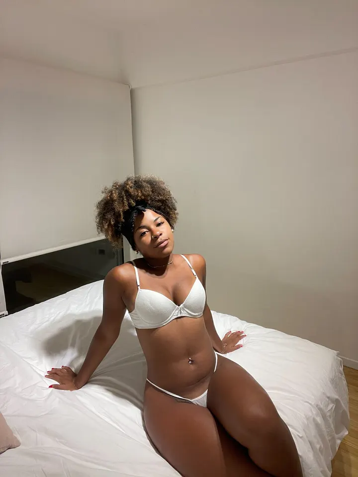 پائولا آکسو عاری OnlyFans محتوای لو رفته 16