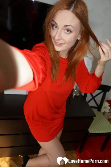 Eva Berger: Rousse amateur se déshabille et pose dans une compilation de selfies séduisantes – photo 7 sur 11