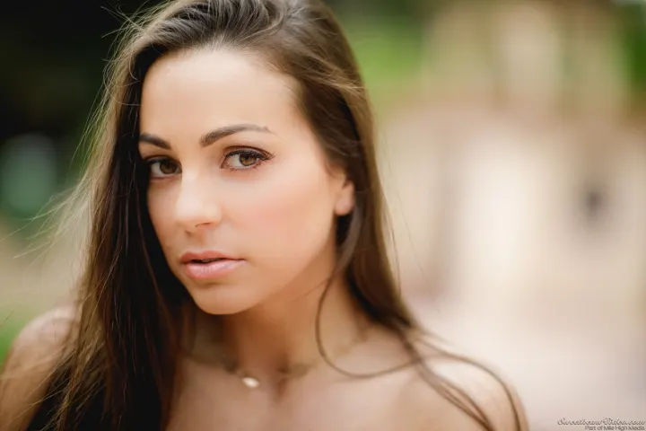 Abigail Mac Solo Mora Adolescente All'Aperto Tette Grandi 3