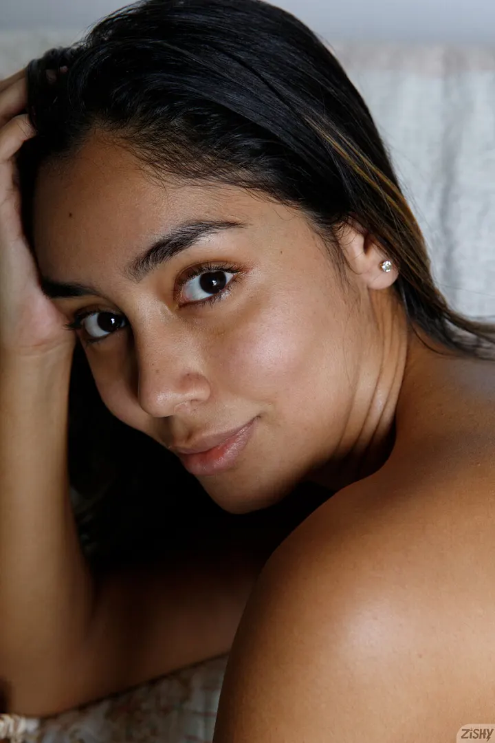 Paulette Donceles Exibe Seios Bronzeados e Bunda Grande 13