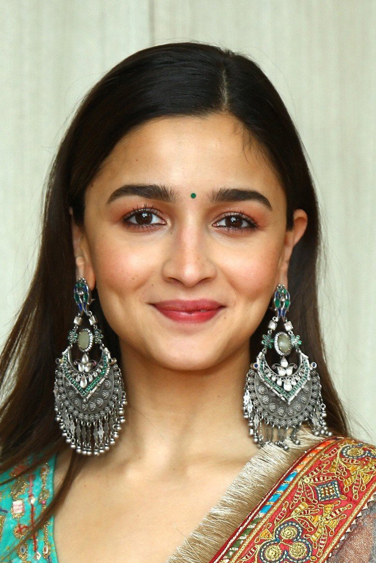 Alia Bhatt — Screen & Red Carpet
